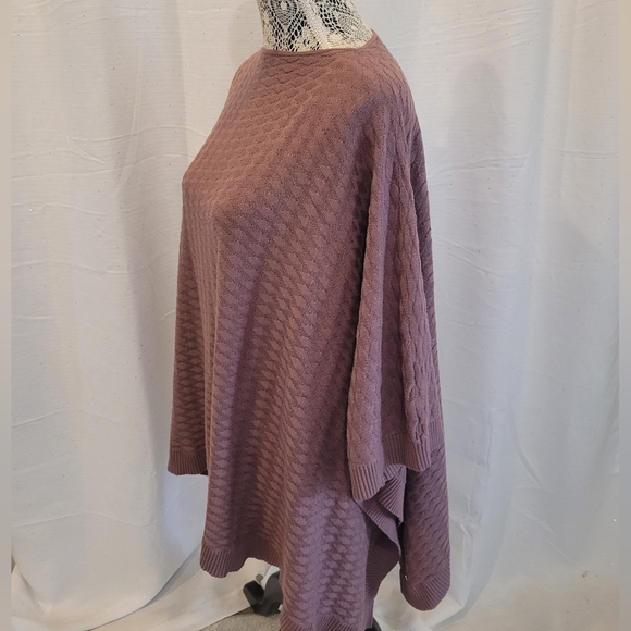 Lululemon Retails Divinity Poncho Woven, Color Spanish Oak Sz OS - Picture 9 of 11